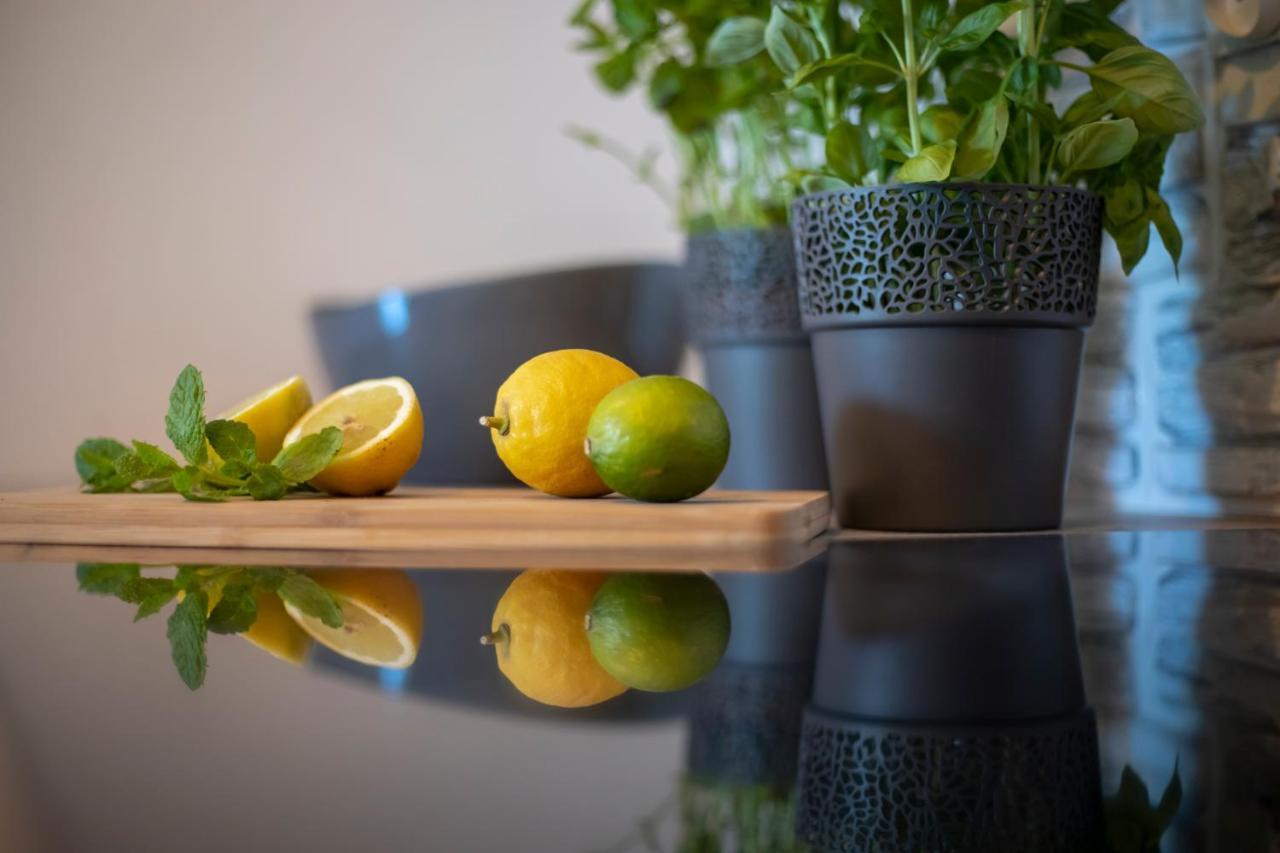 Appartamento Apartament Laurowa Tyczyn Esterno foto